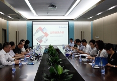 南山区人大常委会副主任邓志荣一行光临巅峰国际官网科技调查领导