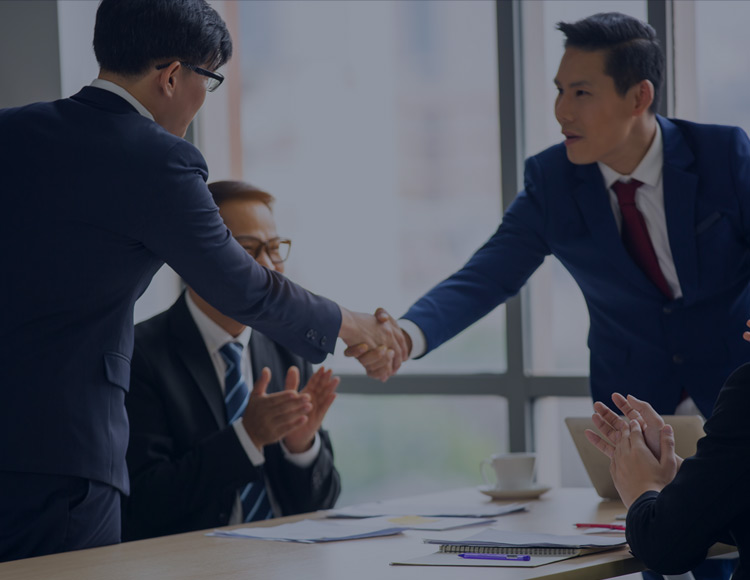 我们襟怀鸿鹄之志
但愿以盛开融合的心态，，，，，，，，和你一路预感将来！